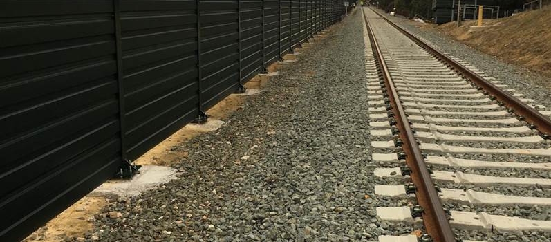 LAS OBRAS DE INSTALACIÓN DE PANTALLAS ACÚSTICAS EN ALMORAIMA AVANZAN A BUEN RITMO